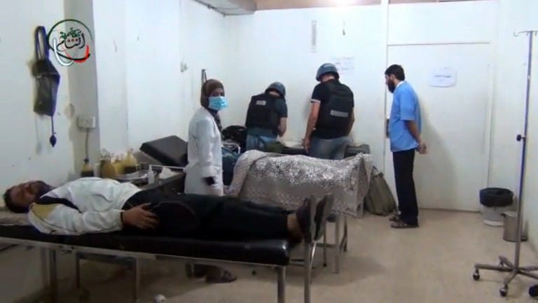 ۲۶ اوت ۲۰۱۳، گروهی از بازرسان سازمان ملل در حال بازدید از یک بیمارستان در دمشق برای پی‌جویی موضوع حمله شیمیایی