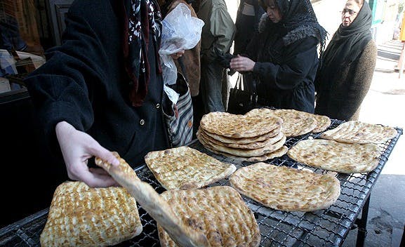 نان در ایران هنوز هم قوت غالب بسیاری از افراد و اقشار است