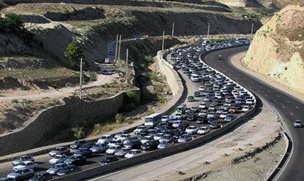 عکسی از ترافیک در جاده چالوس در روز سه‌شنبه ۱۲ خرداد ۱۳۹۴، منبع: سایت خبری اقتصادی تراز
