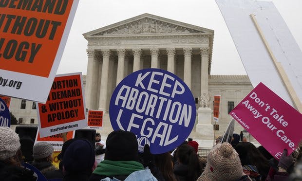 مخالفان منع سقط جنین در برابر دیوانعالی آمریکا
