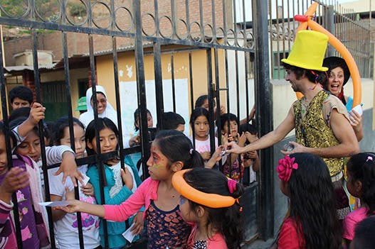 نگار و الخاندرو: دعوت از بچه‌های صومعه برای آمدن به کلاس