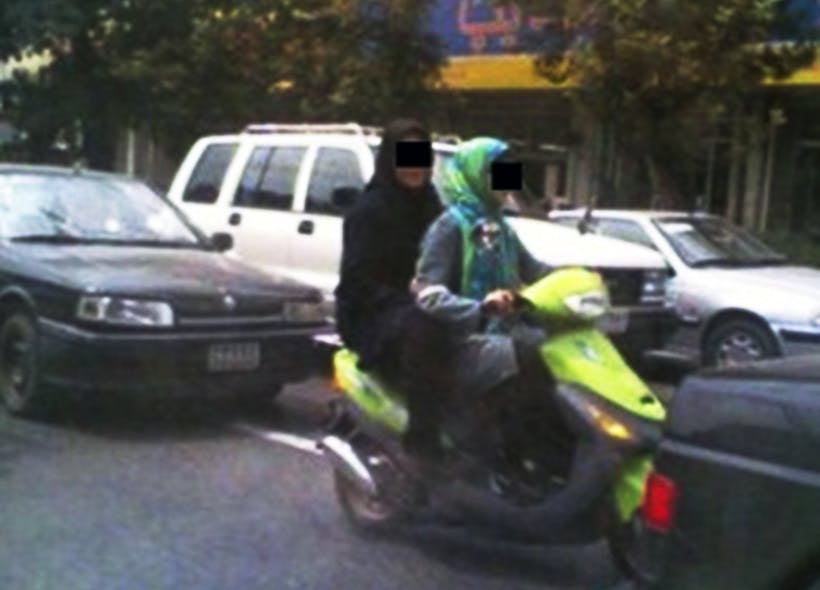 دختران موتورسوار در دزفول که دستگیر شدند (۲۲ دی ۱۳۹۵)