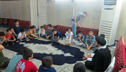 حلقه بسیج در مسجدی در تهران، جایی برای مغزشویی خردسالان