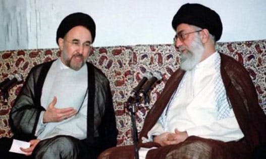 محمد خاتمی: "آشتی ملی" / خامنه‌ای: "حالا یک عده‌ای یاد گرفته‌اند آشتی ملی، آشتی ملی. این حرف‌ها به نظر من معنی ندارد."