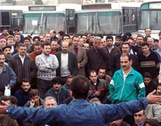 صحنه‌ای از اعتصاب کارگران شرکت واحد، نازی آباد، ۱۳۸۴