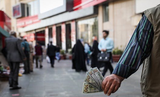 تصویری از فروشندگان دلار در تهران