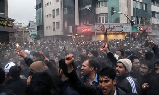 صحنه‌ای از تظاهرات اعتراضی در دی‌ماه ۱۳۹۶