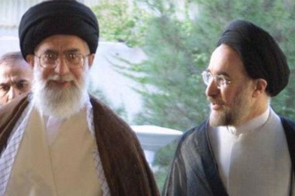 مطهری از برخورد دوگانه با خاتمی و احمدی‌نژاد انتقاد کرد ـ محمد خاتمی در کنار علی خامنه‌ای