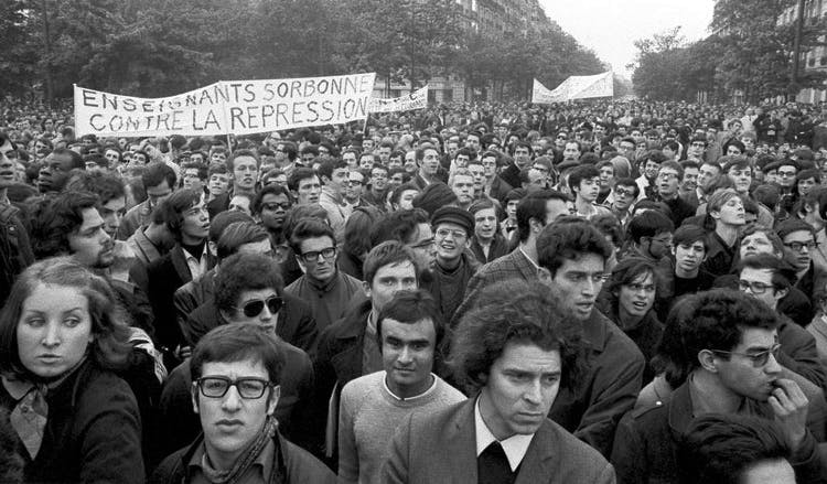 پاریس، ۱۹۶۸، تظاهرات در برابر سوربن