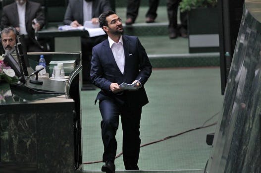 آذری جهرمی، وزیر ارتباطات در توئیتی کنایه‌آمیز از سخنان وزیر صنعت انتقاد کرده است