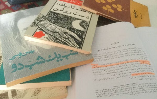 چند کتاب که همیشه می‌توان دم دست آن‌ها را تحمل کرد. به ویژه حاتم‌نامه معروف یمنی