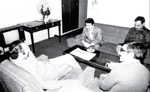 فاضل مصلحتی در کنار هانی‌الحسن از مسئولان فلسطینی در دیدار با مسعود رجوی