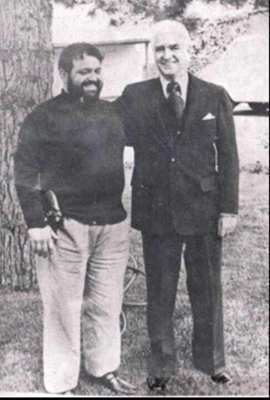 ماشاءالله قصاب در کنار سولیوان (آخرین سفیر آمریکا در ایران)