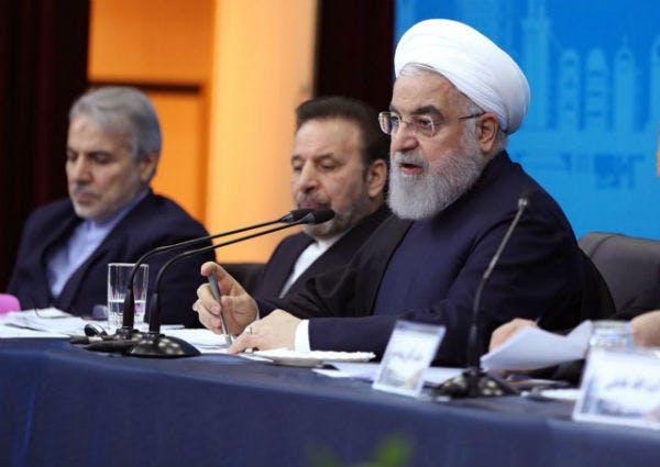 شامگاه چهارشنبه ۱۱ دی: حسن روحانی، رئیس جمهوری اسلامی در شورای اداری استان اردبیل