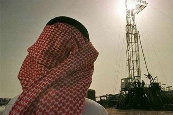 تصویری از یک دکل نفتی در عربستان