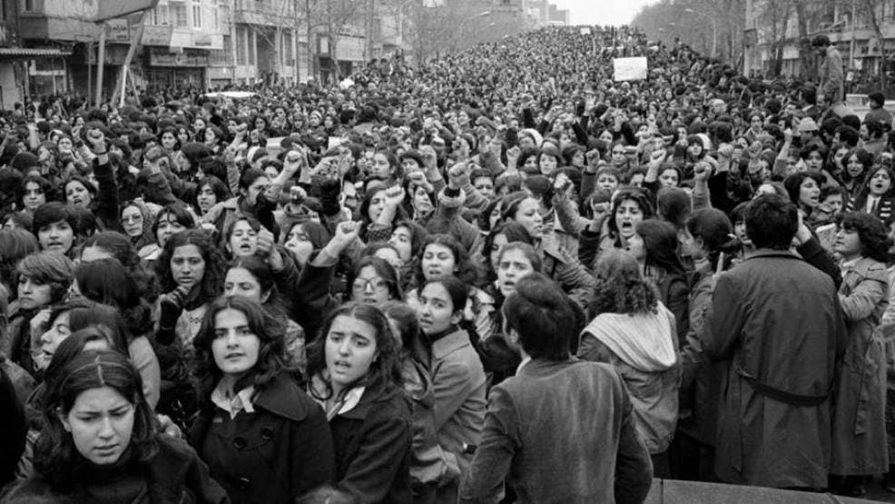 تظاهرات زنان ایران در اولین ۸ مارس پس از انقلاب (۱۳۵۷) - عکس از هنگامه گلستان