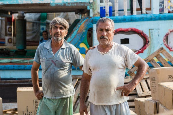 کارگر ایرانی، فاقد سرمایه ‌سرگردان و متضرر از دلالی و سوداگری در بازار بورس (عکس: شاتر استاک)