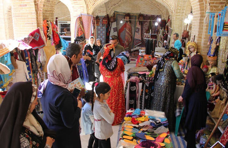 یک نمایشگاه صنایع دستی کردستان در سنندج (۱۳۹۹)