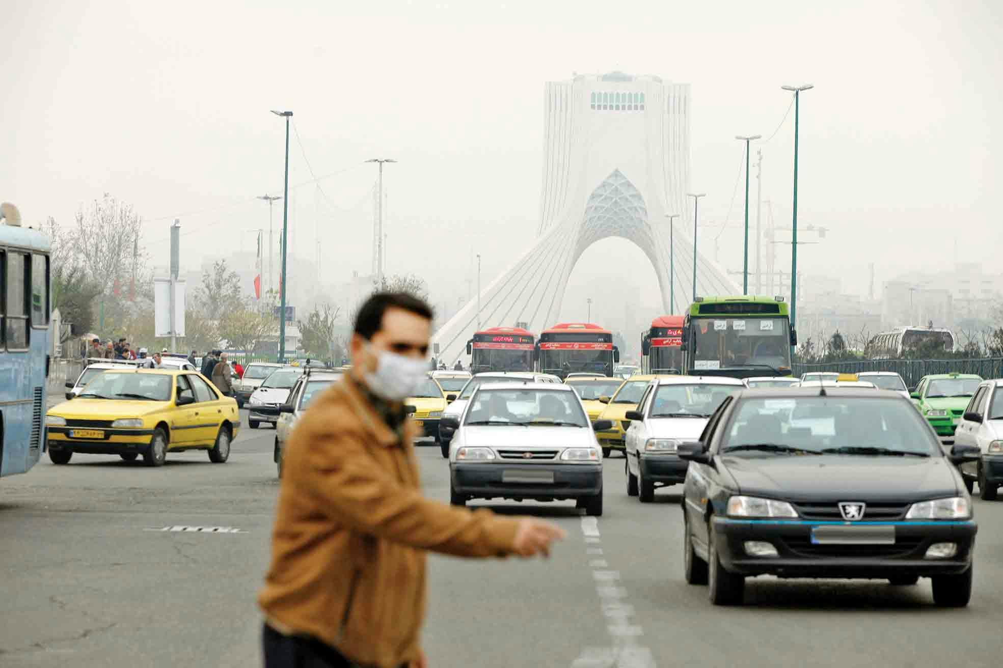 تصویری از خودروهای آلاینده در تهران