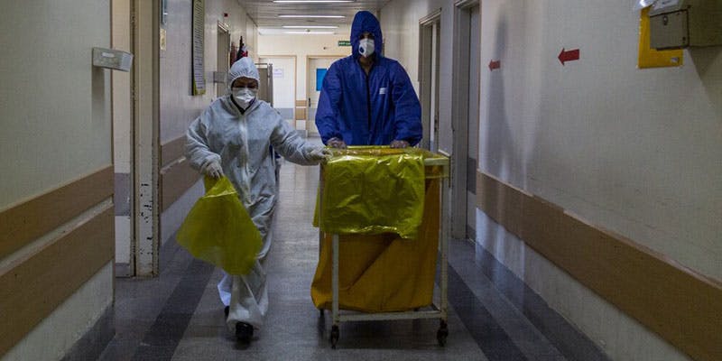 کارگران خدماتی بیمارستان‌ها – گرفتار محرومیت و تبعیض