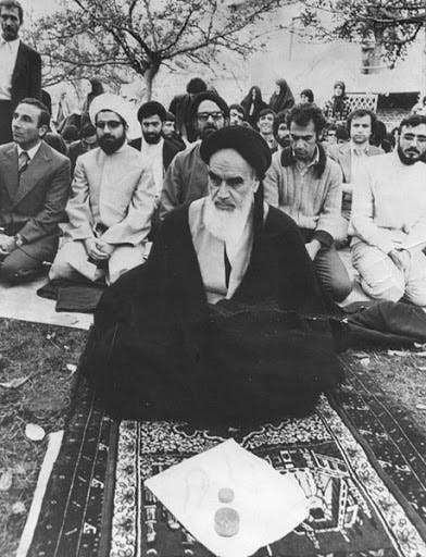 8-Rouhani France Khomeini
