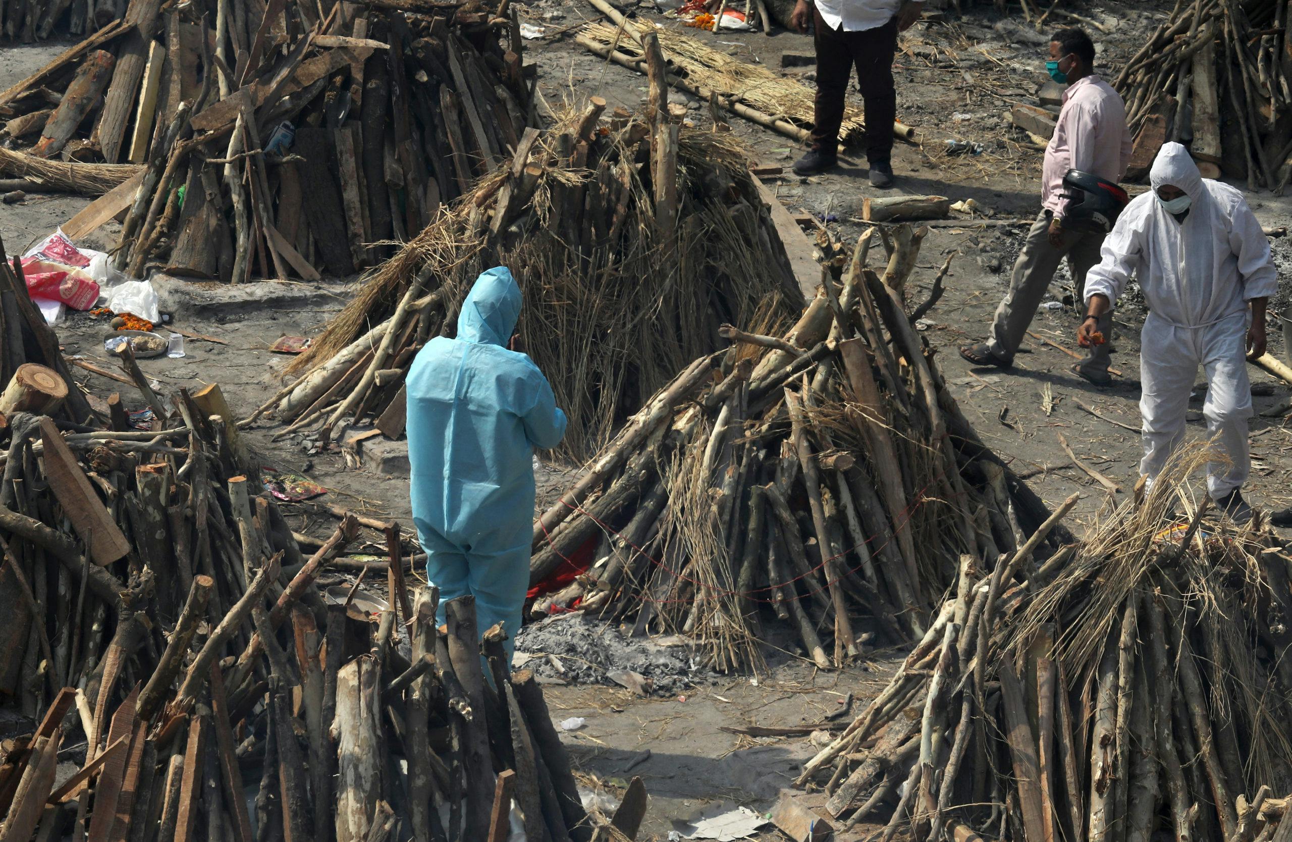 دهلی نو، محل سوزاندن اجساد جان‌باختگان. آوریل ۲۰۲۱. عکس از Shutterstock