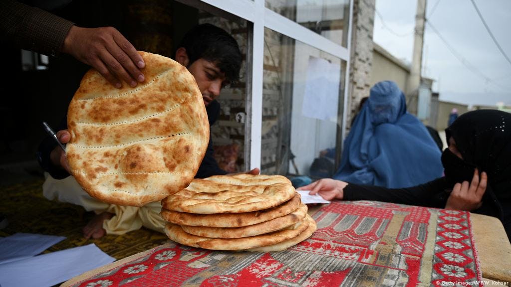 بیش از ۱۴ میلیون نفر از شهروندان افغانستان در کشورشان از گرسنگی رنج می‌برند (عکس: هشت صبح)