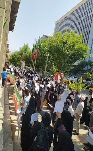 تجمع اعتراضی کارنامه‌سبزها روبروی وزارت آموزش و پرورش، ۷ تیر ۱۴۰۰