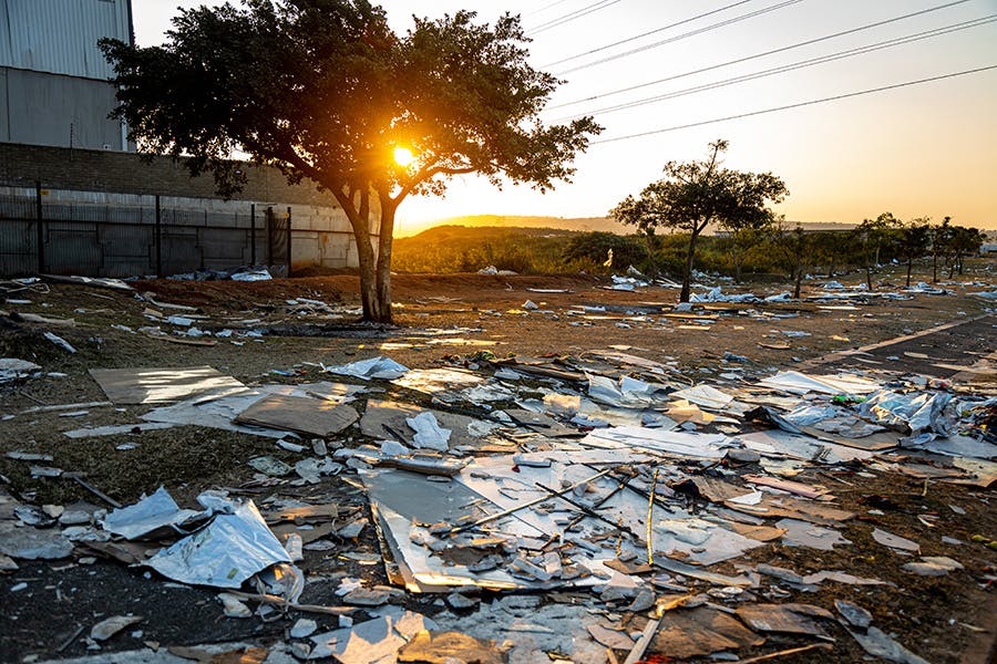 دوربان، آفریقای جنوبی، ۱۴ ژوئیه ۲۰۲۱. آثار خشونت و غارت. عکس از shutterstock