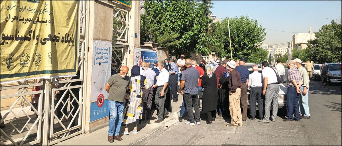 یک مرکز واکسیناسیون علیه کرونا، تهران، تیر-مرداد ۱۴۰۰