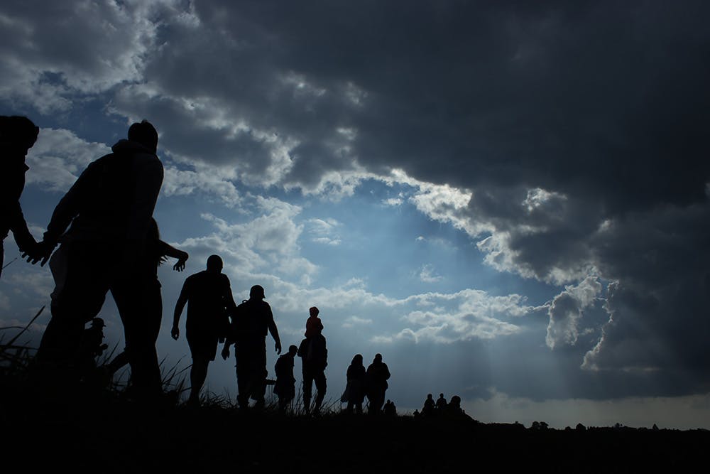 مهاجرت، با پای پیاده، عکس از Shutterstock