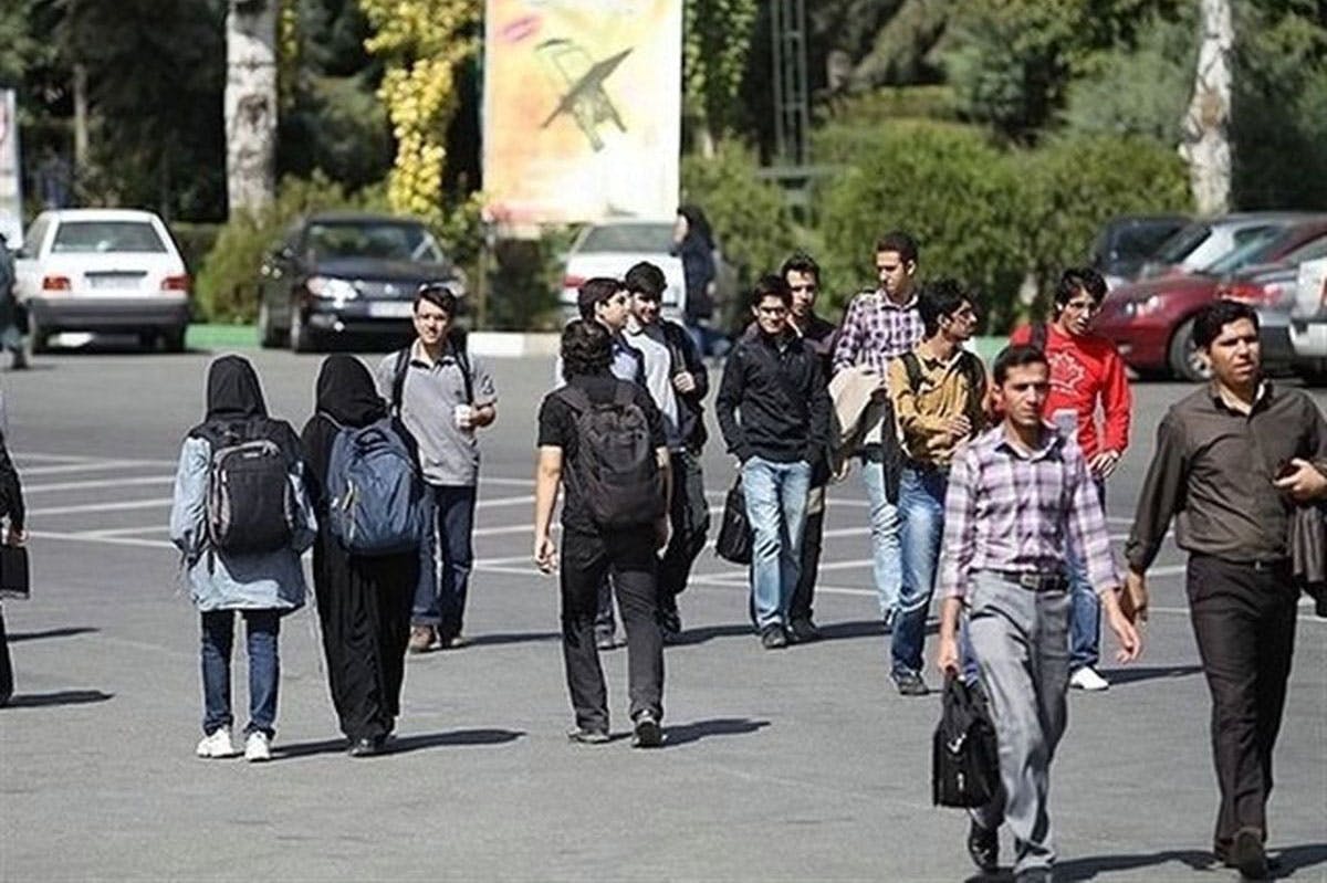 جلوی دانشگاه تهران