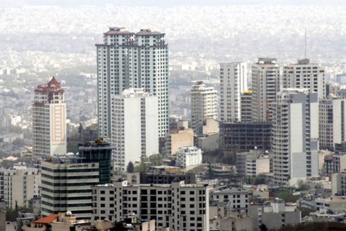 مسکن روز به روز از دسترس مزدبگیران دورتر می‌شود._ نمایی از تهران