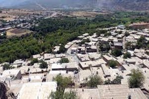 روستای قلعه جی سروآباد در ۱۲ کیلومتری بندول؛ گسترشِ این سکونت‌گاه روستایی محصولِ مهاجرتِ مردمِ آواره روستاهای مرزی در جنگِ هشت ساله ایران و عراق به این ناحیه است.