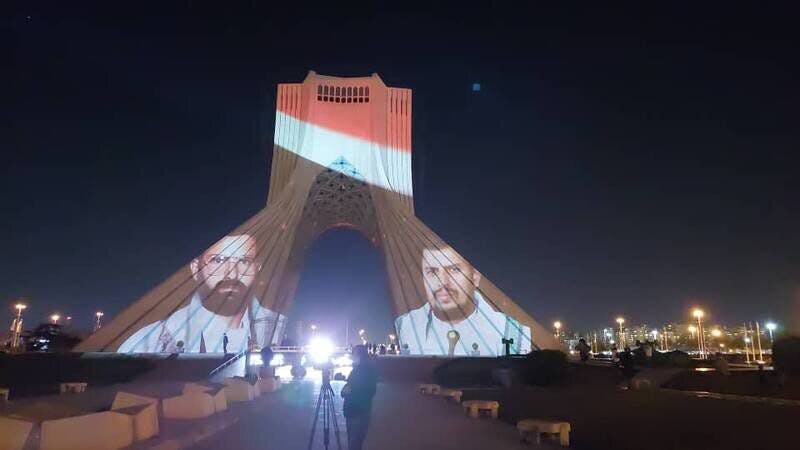حوثی‌های یمن- برج آزادی و تصاویر رهبران انصارالله