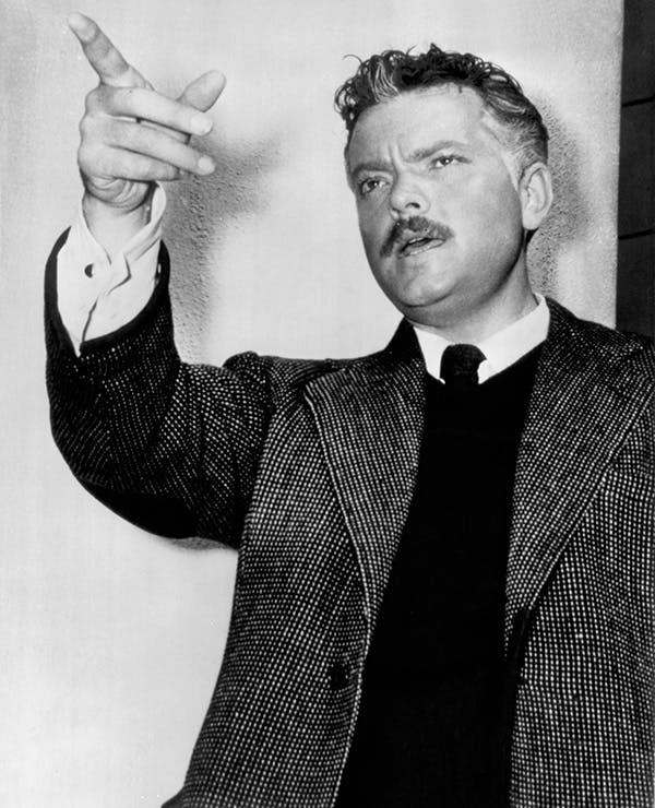 جرج اُرسُن ولز (انگلیسی: Orson Welles؛ ‏ ۶ مه ۱۹۱۵ – ۱۰ اکتبر ۱۹۸۵) کارگردان، فیلم‌نامه‌نویس، هنرپیشه و تهیه‌کننده. (منبع: ویکی‌پدیا)