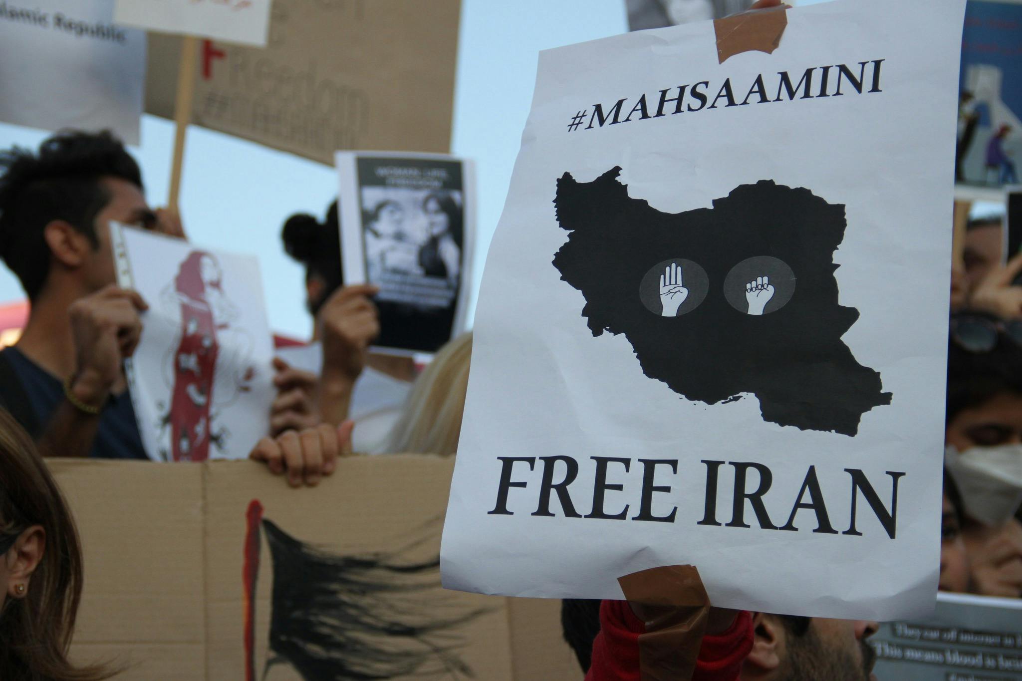 تظاهرات پناهندگان ایرانی در آتن در حمایت از اعتراضات در ایران، مهر ۱۴۰۱