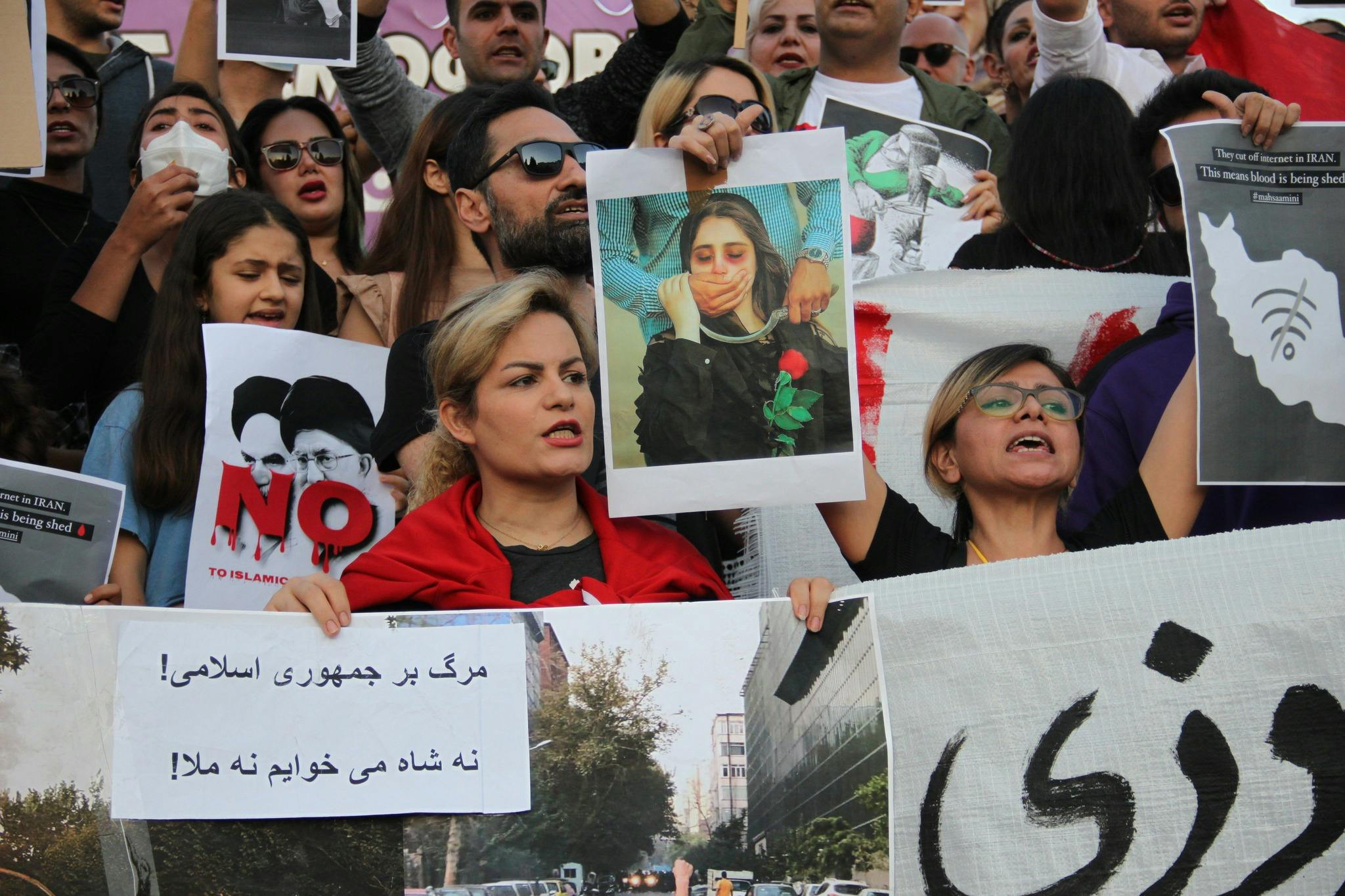 تظاهرات پناهندگان ایرانی در آتن در حمایت از اعتراضات در ایران، مهر ۱۴۰۱