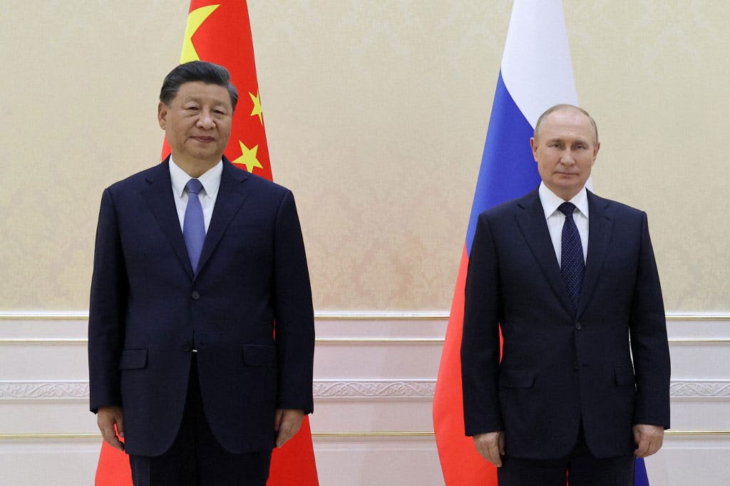 دیدار ولادیمیر پوتین، رئیس‌جمهوری روسیه با شی جین پینگ، رهبر چین در اجلاس سازمان همکاری شانگهای در سمرقند ازبکستان ـ عکس از خبرگزاری فرانسه