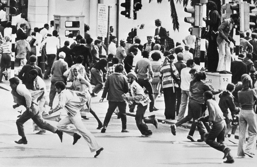 Demonstrators run away from a police charge during racial riots, in Cape town, in October 1976. After violent clashes in Soweto on June 1976, new incidents bursted out in October 1976 between black demonstrators and police in Cape Town. In June 1976 UN Security Council condemned South African government because of its apartheid policy and the repression of the Black protests in Soweto that caused hundreds of deaths and thousands of injured people