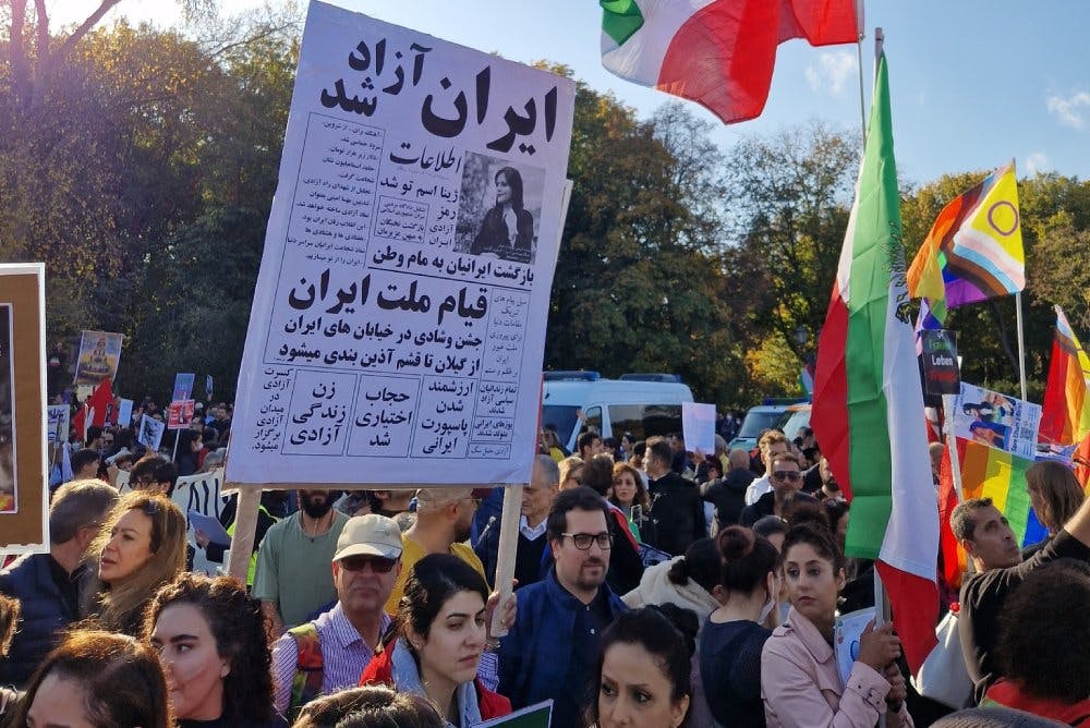 راهپیمایی شنبه ۲۲ اکتبر/یکم آبان ایرانیان معترض در برلین. کلکتیو زن زندگی آزادی ( "Woman* Life Freedom Kollektiv") برگزارکننده این راهپیمایی تاریخی بود.