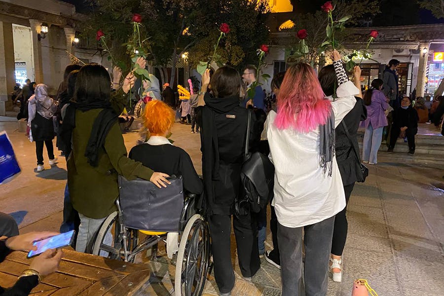 مهر ۱۴۰۱، حضور یک فرد معلول حرکتی در تظاهرات خیابانی
