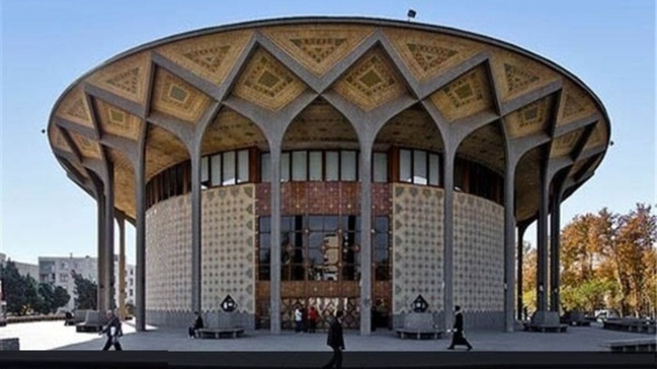 ساختمان تئاتر شهر-تهران در این شب‌ها اجرا ندارد. چند گروه تئاتری تمرین و اجراهایشان را معلق کرده‌اند.
