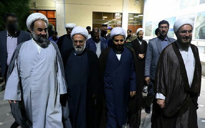 یک هیئت ویژه از روحانیون شیعه به نمایندگی از علی خامنه‌ای برای دیدار با عبدالحمید اسماعیل‌زهی به بلوچستان رفتند.-۲۲ آبان ۱۴۰۱