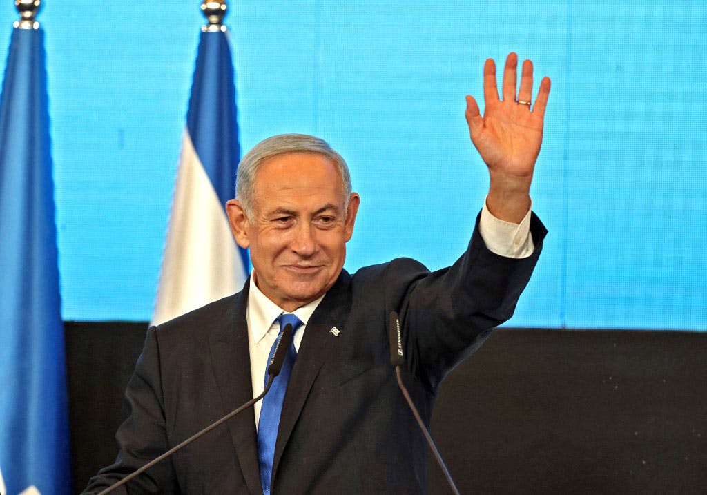 بنیامین نتانیاهو رهبر حزب لیکود، در مقر ستاد انتخاباتی خود در اورشلیم (بیت‌المقدس) در جمع حامیان خود سخنرانی می‌کند. ـ عکس از خبرگزاری فرانسه