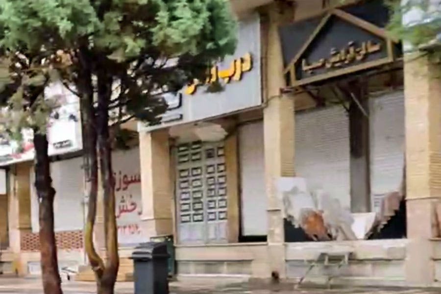 دومین روز از اعتصاب سراسری سه روزه ـ مغازه‌های خیابان باهنر شمالی شیراز بسته ماندند ـ عکس از شبکه‌های اجتماعی