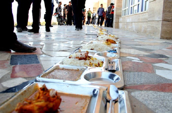 خصوصی‌سازی سالن‌های غذاخوری دانشگاه‌ها در سال‌های گذشته همواره با اعتراض دانشجویان روبه‌رو شده است.