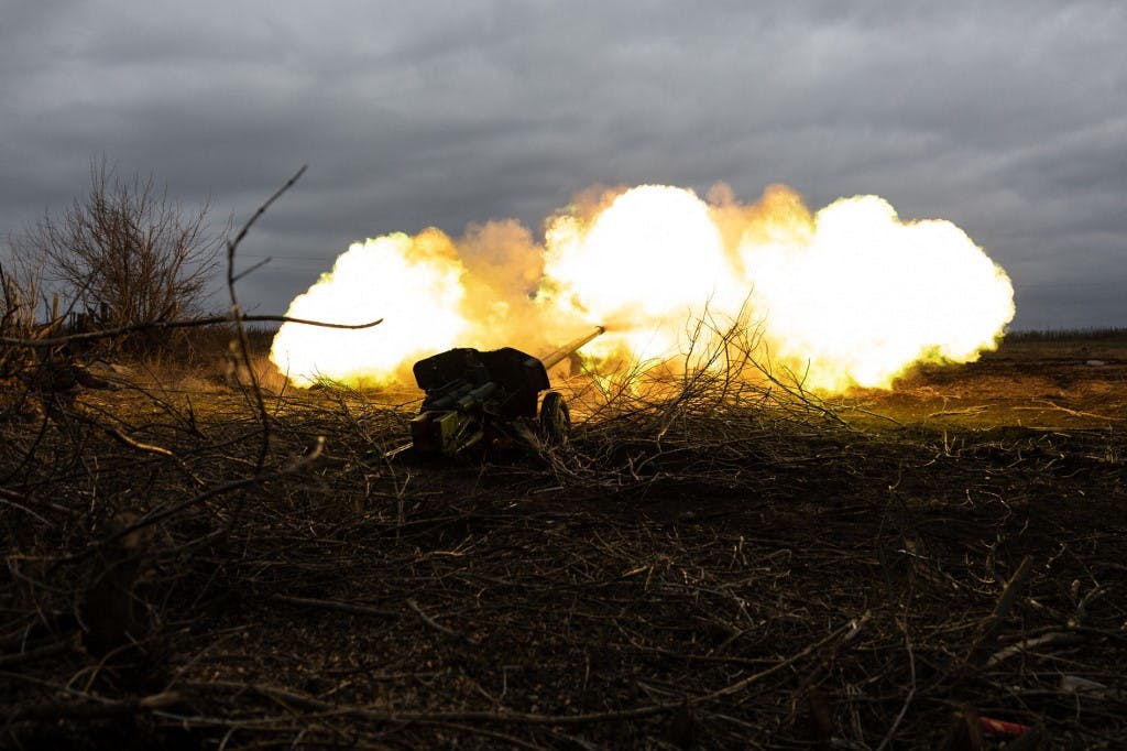 توپخانه ارتش اوکراین مستقر در حوالی باخموت در ایالت دونتسک (عکس: خبرگزاری فرانسه)