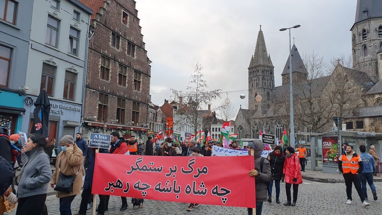 تصویر تظاهرات با شعار مرگ بر ستمگر