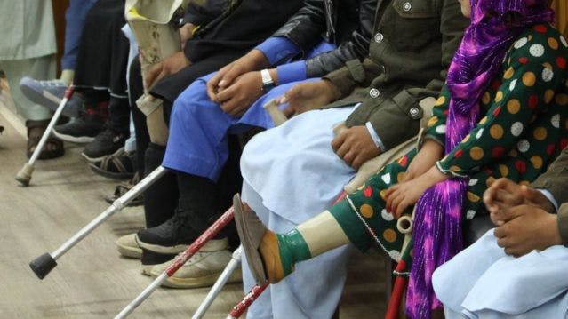 تصویری از زنان و مردان افغانستان که با معلولیت جسمی مواجه اند
